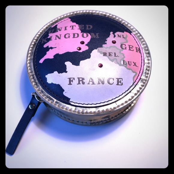 kate spade Handbags - Rare Kate Spade limited “going places” coin purse